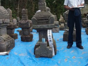 明治29年の山崩れで埋まった墓を発掘