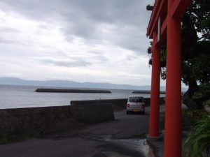 切目王子神社-2 海の向こうは薩摩半島