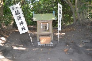 稲荷神社埋没鳥居