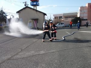 消防車による放水