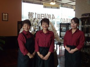 スタッフの店主、妹さん、娘さん