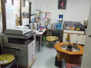事務所内です
