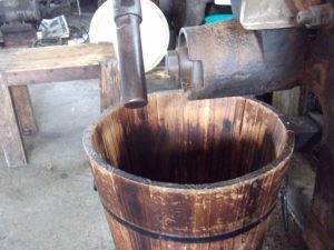 今、椿油がブームなんです。初代留吉どんから引き継いだ樽