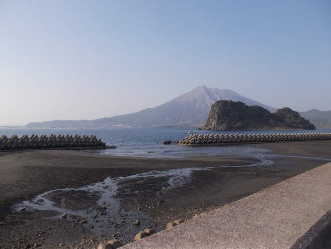 江ノ島、近衛信輔（信尹）公が鎌倉から見る江ノ島と富士山に似ているとして命名した