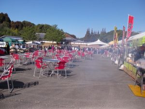 城跡のある鶴松館（資料館）前でのイベント