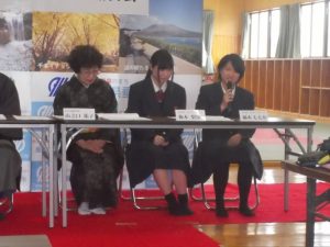 短期間で裁縫に取り組んだ垂水高校１年生の二人