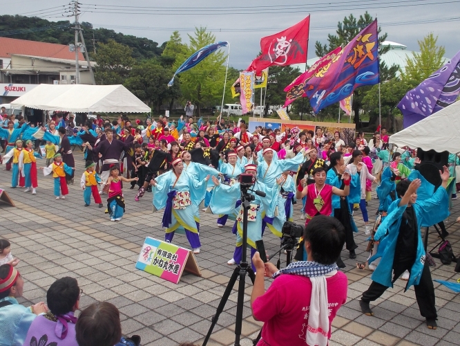 参加者全員で総踊り