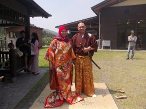 先生もバルカ氏も日本の着物ガ大好き