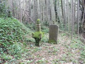 福寿寺跡に建つ川上家老の墓
