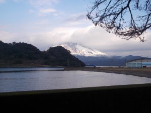 ５年ぶりの大雪海潟から見る桜島と江ノ島