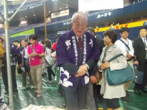 鹿児島県人会稲盛会長が各ブースを見学されました。