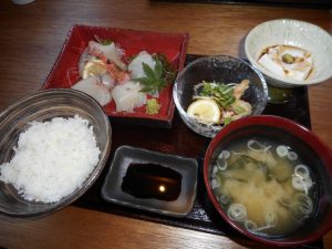 港家たるみずのランチ御刺身定食