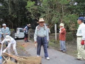 史談会、島津墓地清掃-1