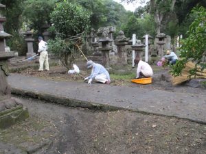 史談会、島津墓地清掃-2