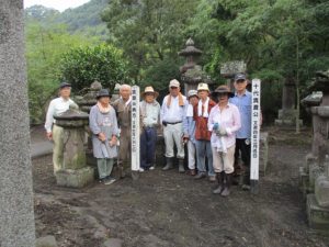 史談会、島津墓地清掃-4